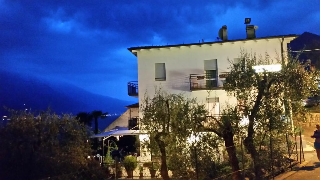 Hotel Augusta Garni Лімоне-суль-Гарда Екстер'єр фото