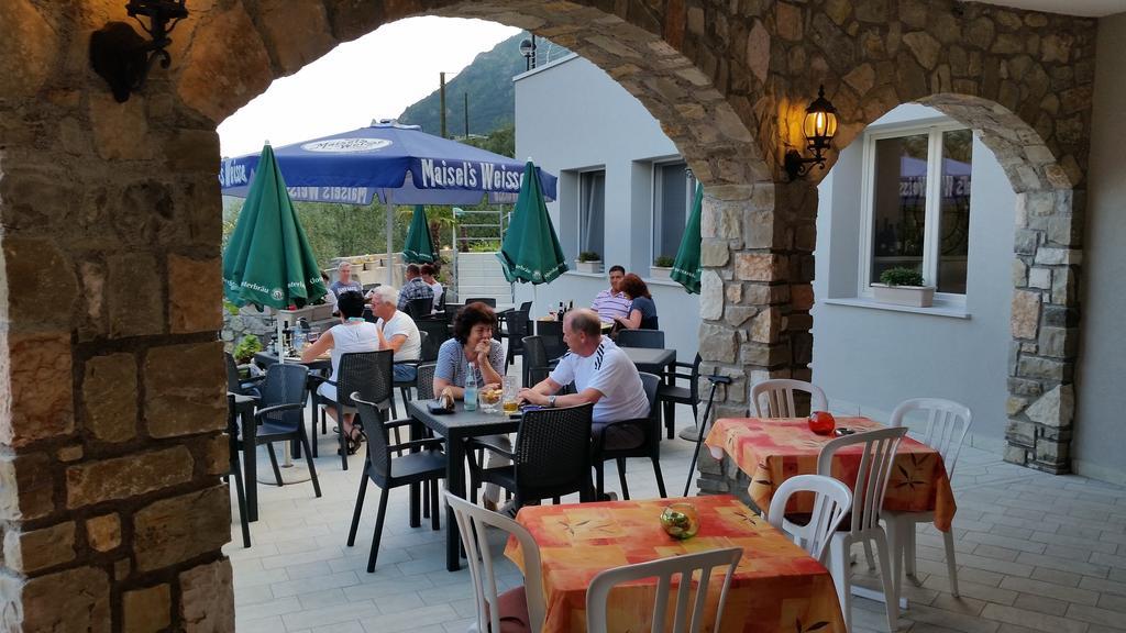 Hotel Augusta Garni Лімоне-суль-Гарда Екстер'єр фото