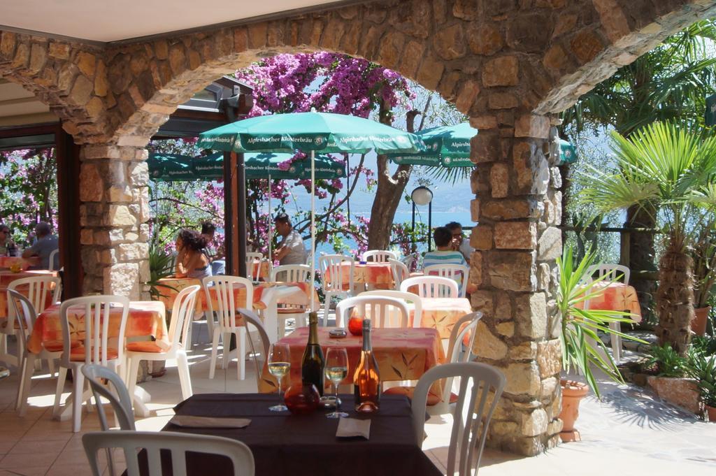 Hotel Augusta Garni Лімоне-суль-Гарда Екстер'єр фото