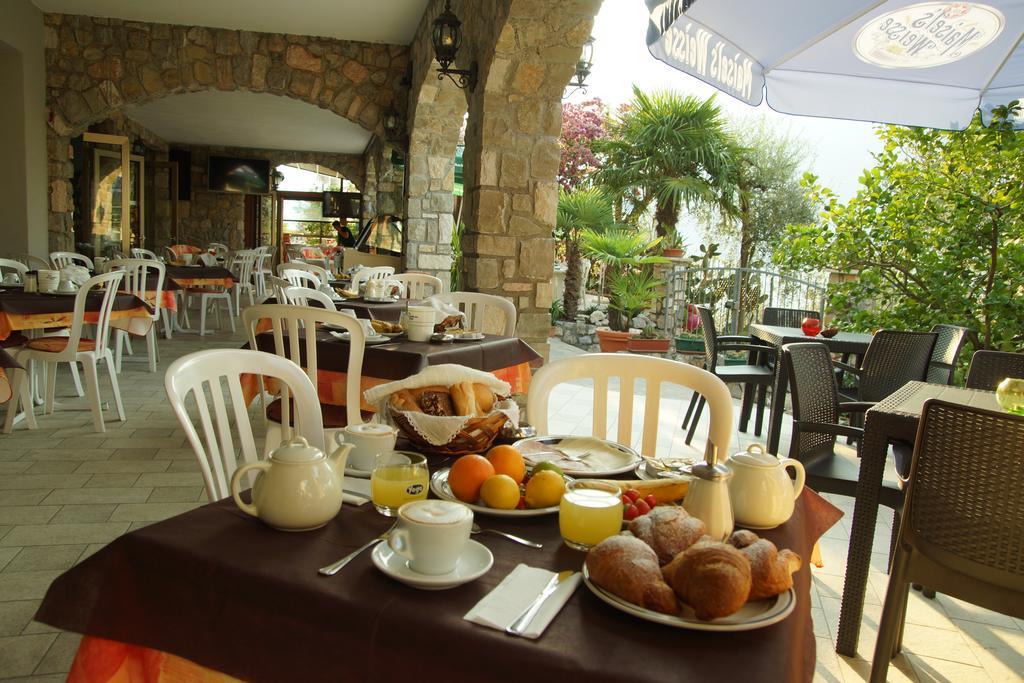 Hotel Augusta Garni Лімоне-суль-Гарда Екстер'єр фото