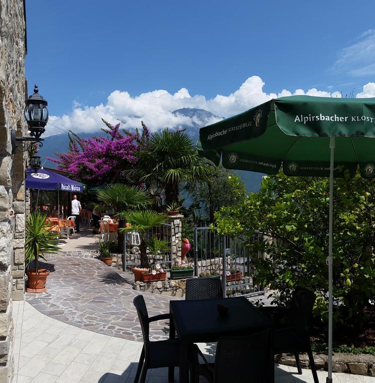 Hotel Augusta Garni Лімоне-суль-Гарда Екстер'єр фото