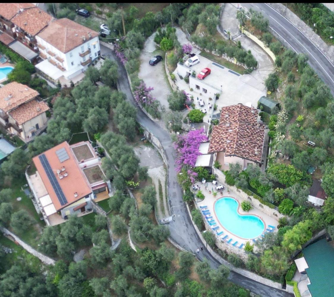 Hotel Augusta Garni Лімоне-суль-Гарда Екстер'єр фото