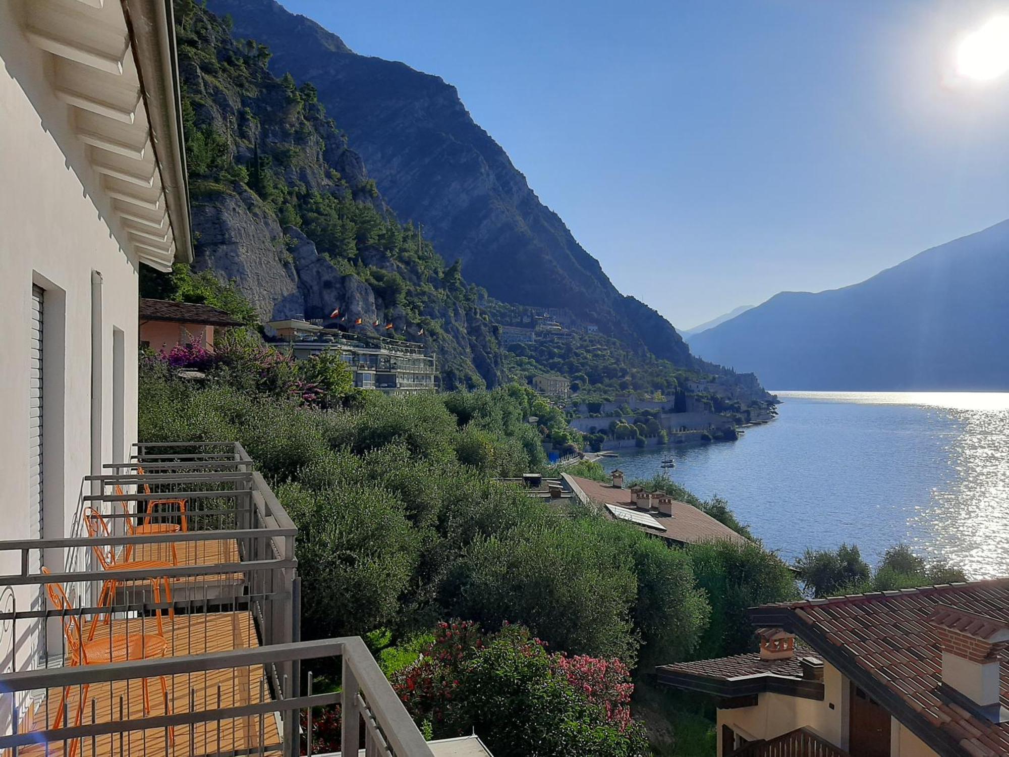 Hotel Augusta Garni Лімоне-суль-Гарда Екстер'єр фото