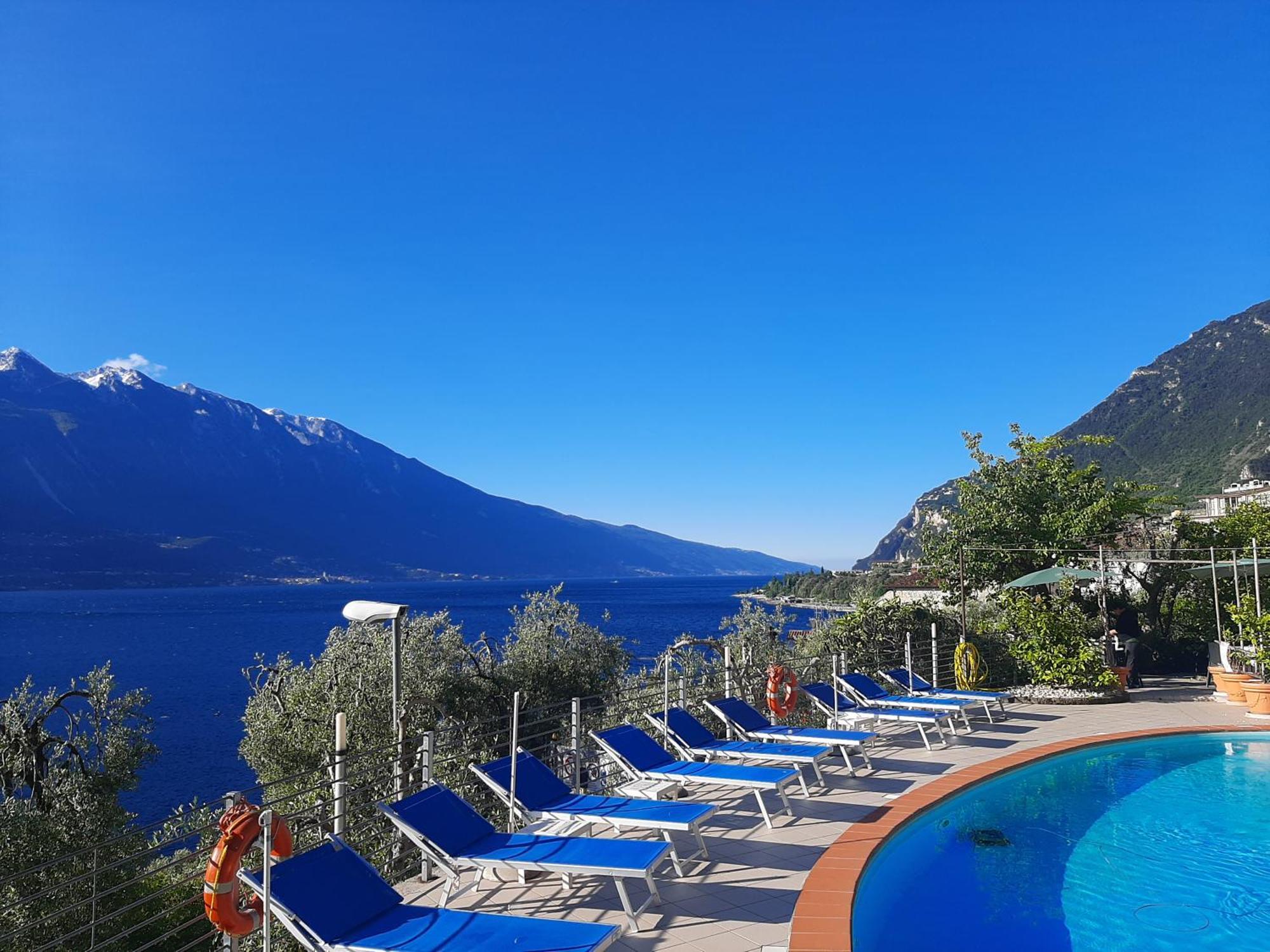 Hotel Augusta Garni Лімоне-суль-Гарда Екстер'єр фото