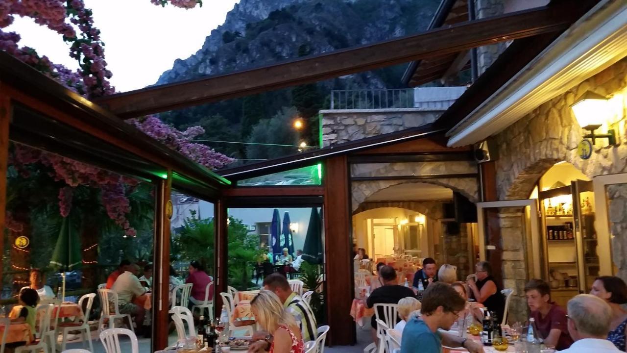 Hotel Augusta Garni Лімоне-суль-Гарда Екстер'єр фото